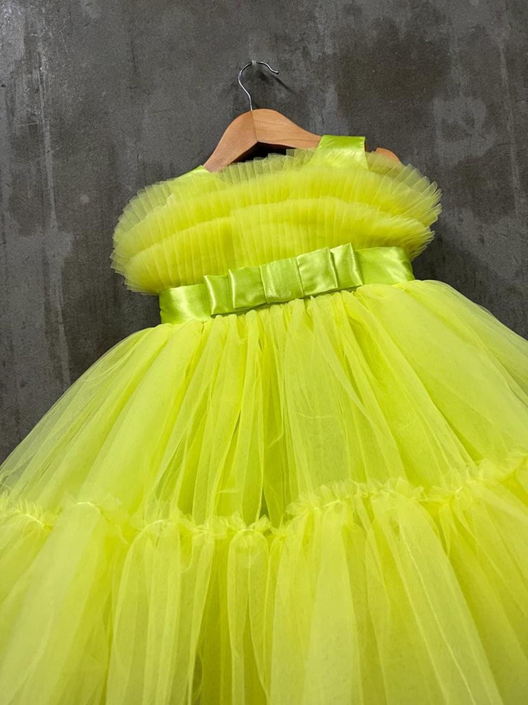 Green bouquet frill dress